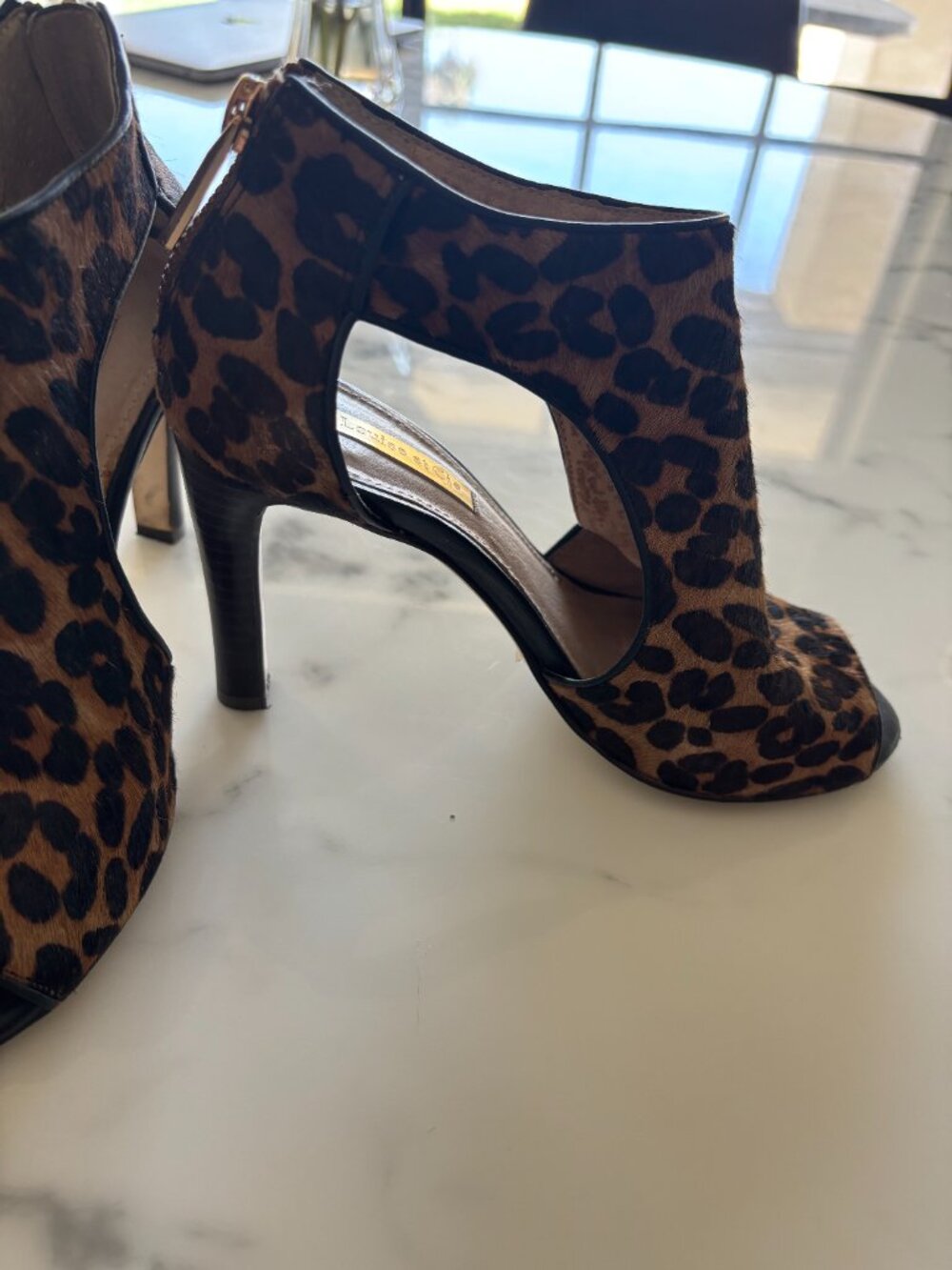 Louise et Cie Leopard Calf Hair Peep Toe Cage Bootie Size 6 Gold Hardware - Picture 5 of 7